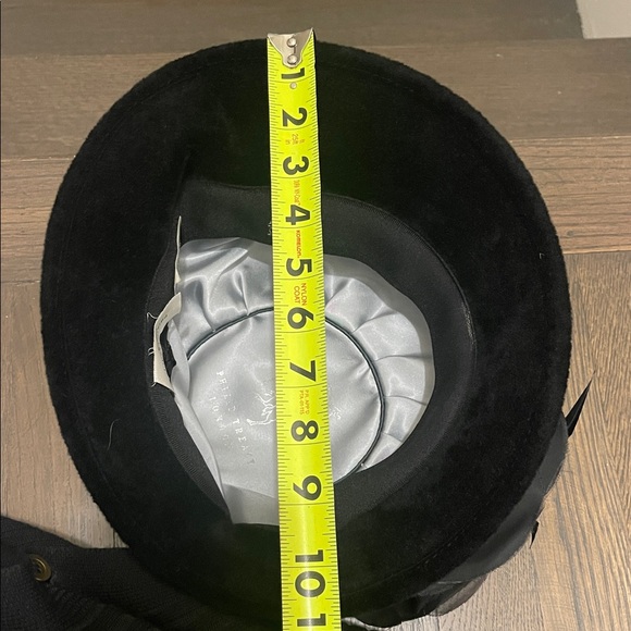 Philip Treacy Elegant Black Velvet Hat with Ribbon and Feather Detail - Picture 6 of 6